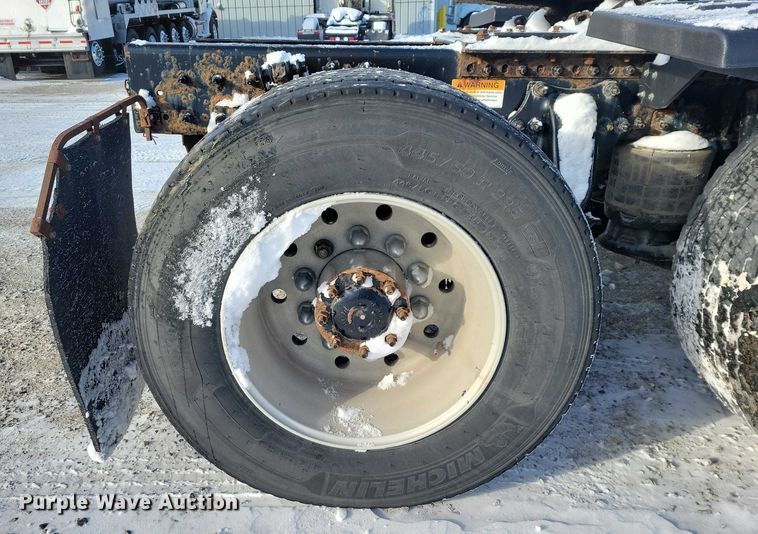 image for item NO9927 2014 Freightliner Cascadia semi truck