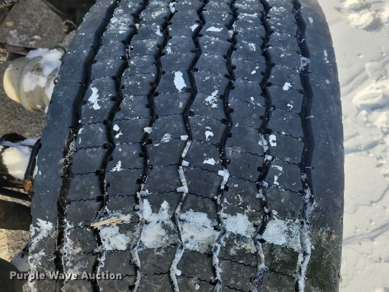 image for item NO9927 2014 Freightliner Cascadia semi truck