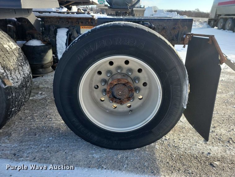 image for item NO9927 2014 Freightliner Cascadia semi truck