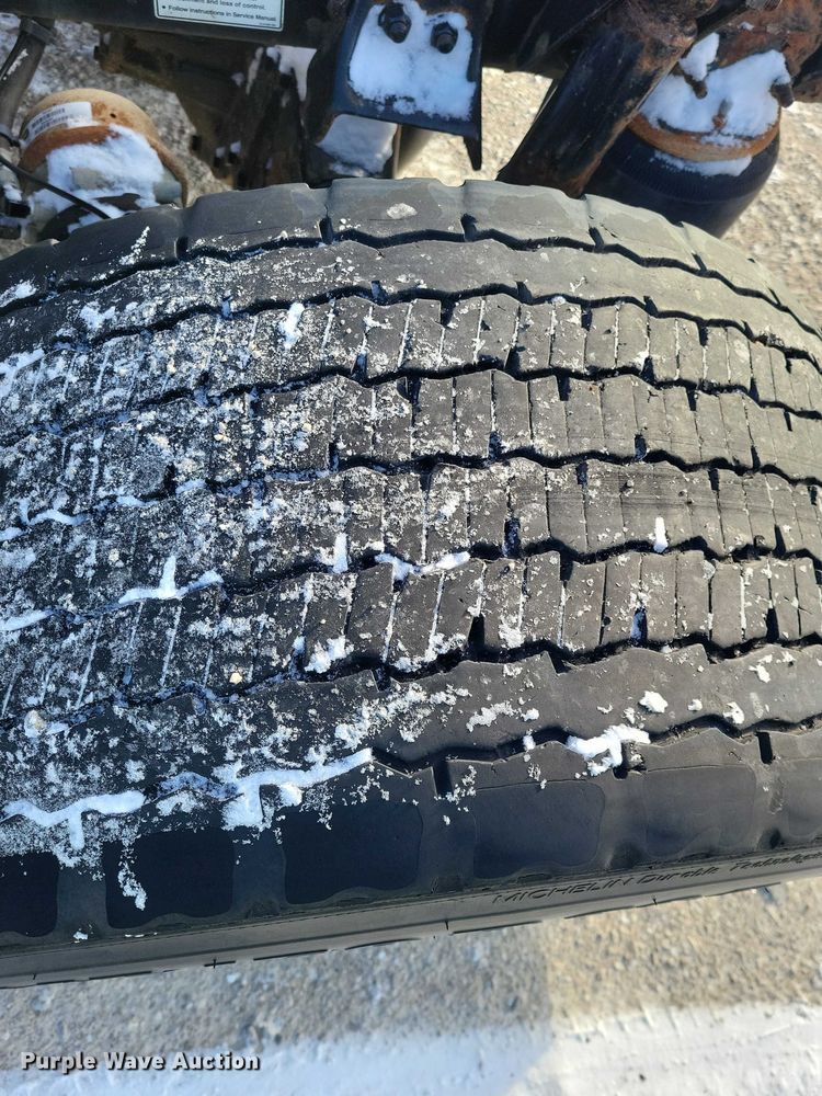 image for item NO9927 2014 Freightliner Cascadia semi truck