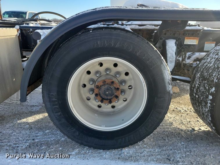 image for item NO9927 2014 Freightliner Cascadia semi truck