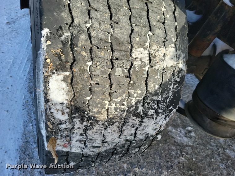 image for item NO9927 2014 Freightliner Cascadia semi truck