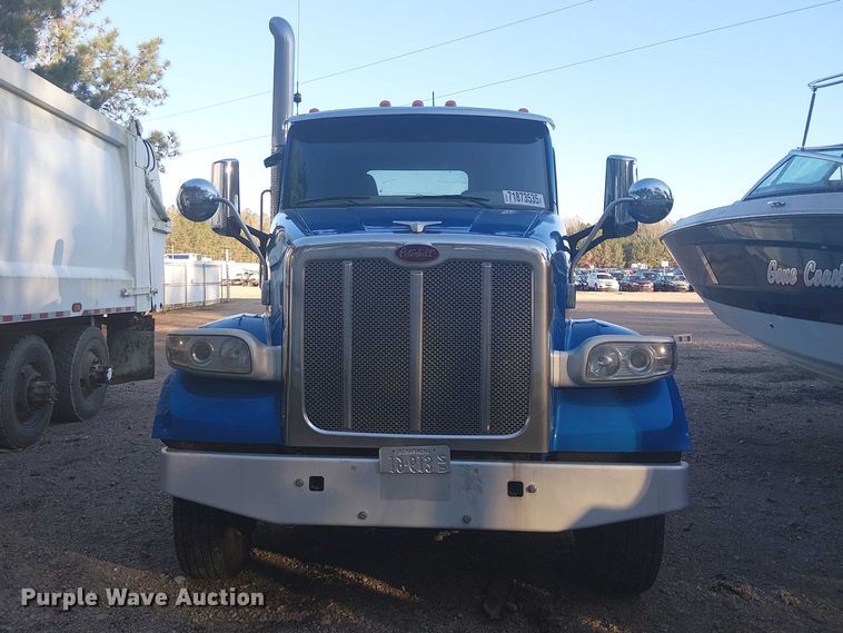 image for item YA1089 2019 Peterbilt 567 semi truck