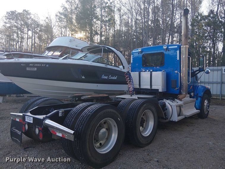 image for item YA1089 2019 Peterbilt 567 semi truck