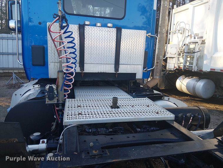 image for item YA1089 2019 Peterbilt 567 semi truck