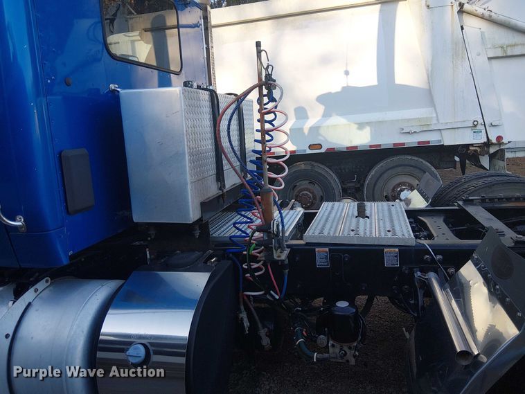 image for item YA1089 2019 Peterbilt 567 semi truck