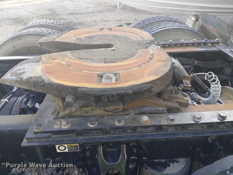 image for item YA1089 2019 Peterbilt 567 semi truck