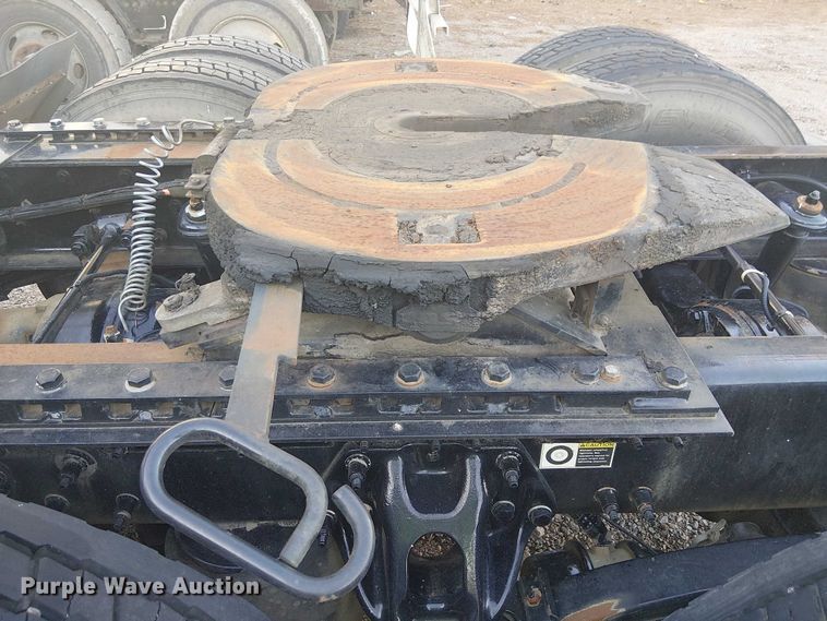 image for item YA1089 2019 Peterbilt 567 semi truck