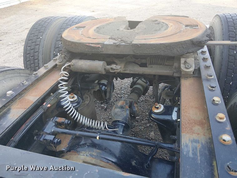 image for item YA1089 2019 Peterbilt 567 semi truck