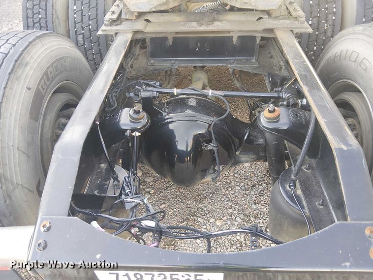 image for item YA1089 2019 Peterbilt 567 semi truck