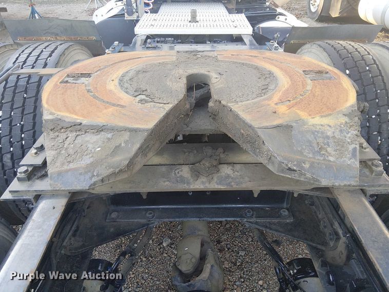 image for item YA1089 2019 Peterbilt 567 semi truck