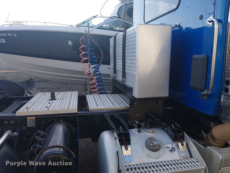 image for item YA1089 2019 Peterbilt 567 semi truck