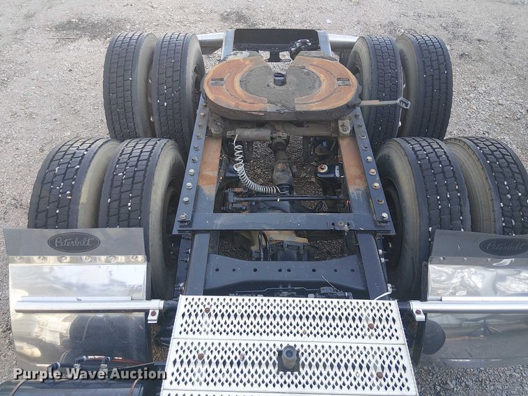image for item YA1089 2019 Peterbilt 567 semi truck