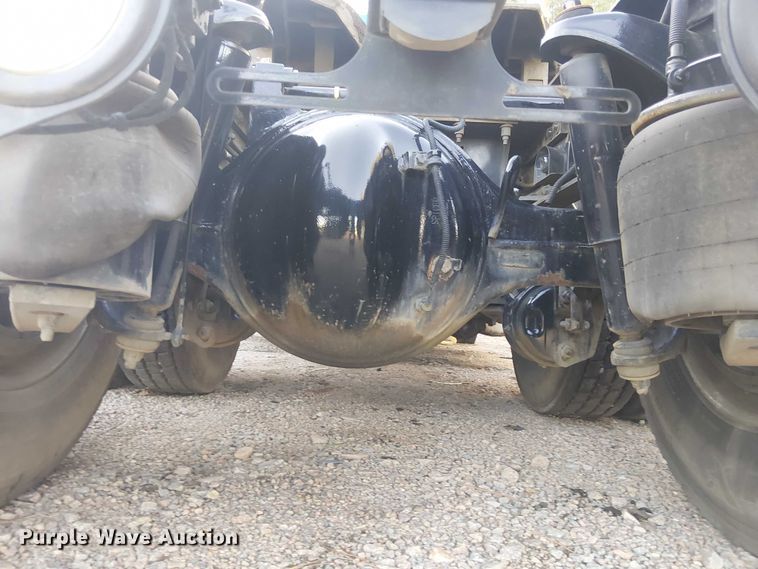 image for item YA1089 2019 Peterbilt 567 semi truck