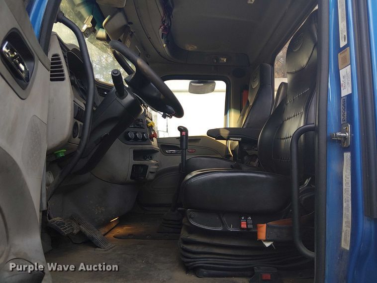 image for item YA1089 2019 Peterbilt 567 semi truck