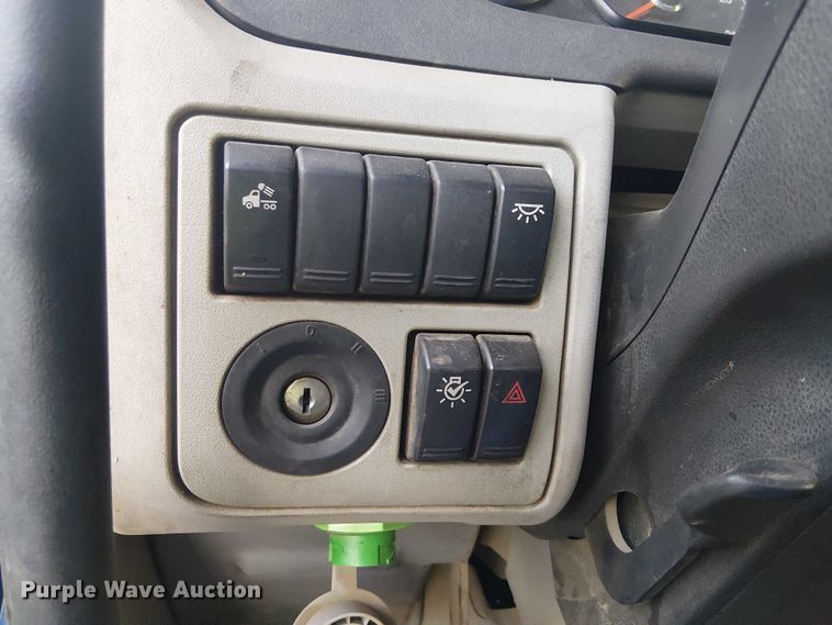 image for item YA1089 2019 Peterbilt 567 semi truck