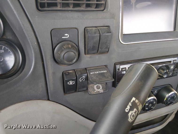 image for item YA1089 2019 Peterbilt 567 semi truck