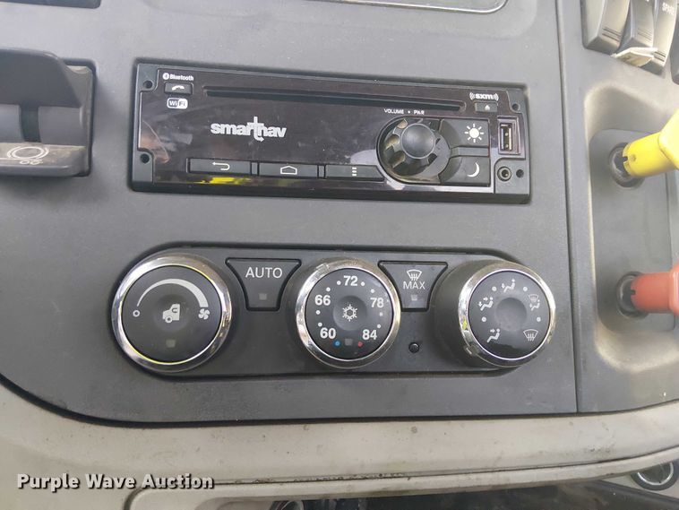 image for item YA1089 2019 Peterbilt 567 semi truck