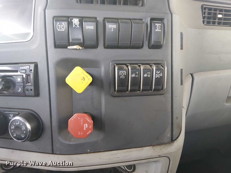 image for item YA1089 2019 Peterbilt 567 semi truck