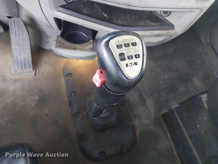 image for item YA1089 2019 Peterbilt 567 semi truck