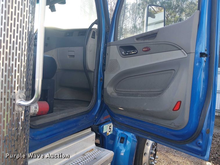 image for item YA1089 2019 Peterbilt 567 semi truck