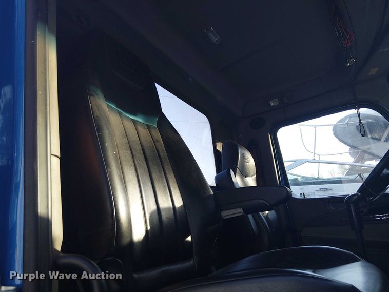 image for item YA1089 2019 Peterbilt 567 semi truck