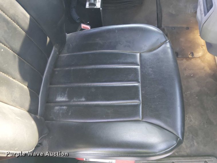 image for item YA1089 2019 Peterbilt 567 semi truck