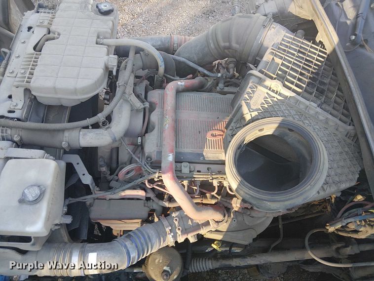 image for item YA1089 2019 Peterbilt 567 semi truck