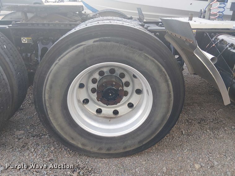 image for item YA1089 2019 Peterbilt 567 semi truck