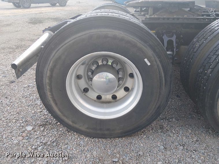 image for item YA1089 2019 Peterbilt 567 semi truck