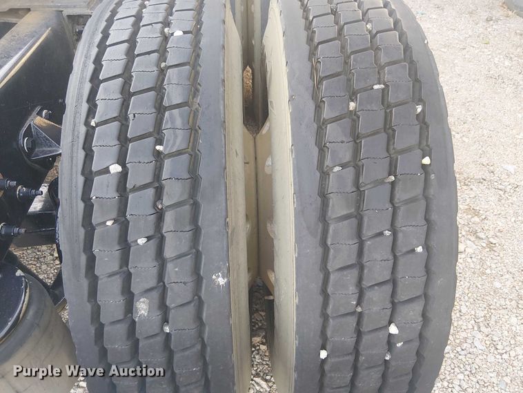 image for item YA1089 2019 Peterbilt 567 semi truck