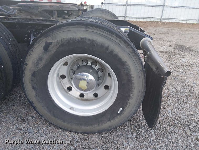 image for item YA1089 2019 Peterbilt 567 semi truck