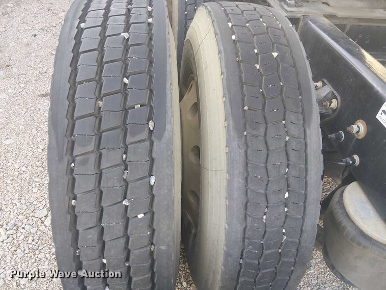 image for item YA1089 2019 Peterbilt 567 semi truck