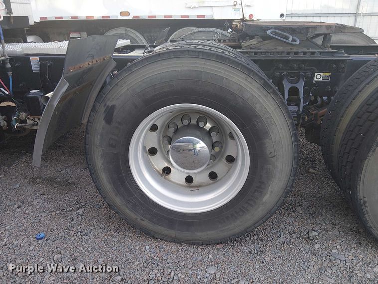 image for item YA1089 2019 Peterbilt 567 semi truck