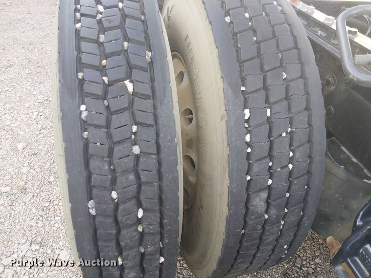 image for item YA1089 2019 Peterbilt 567 semi truck