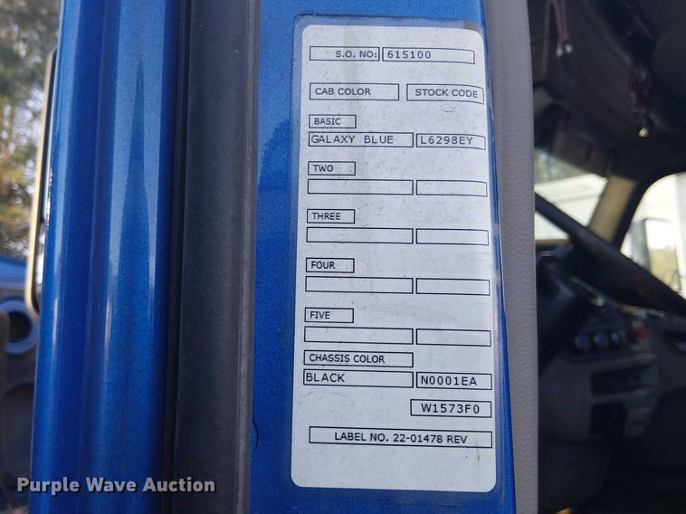 image for item YA1089 2019 Peterbilt 567 semi truck