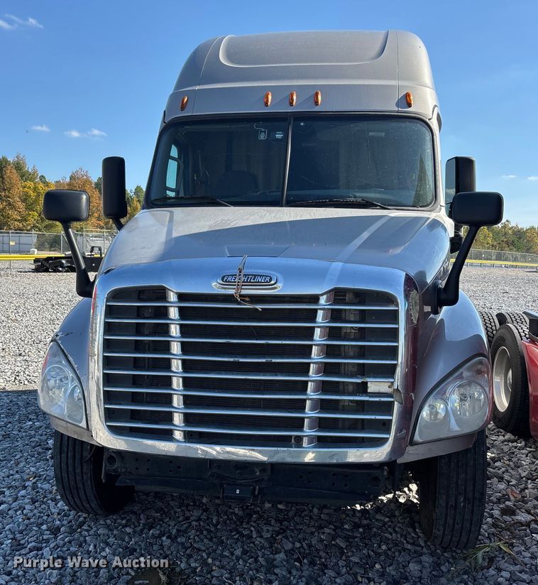 image for item YA1182 2017 Freightliner Cascadia semi truck