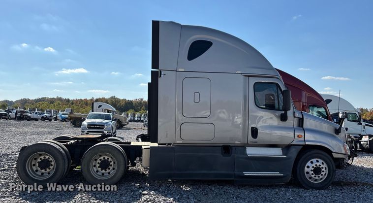 image for item YA1182 2017 Freightliner Cascadia semi truck