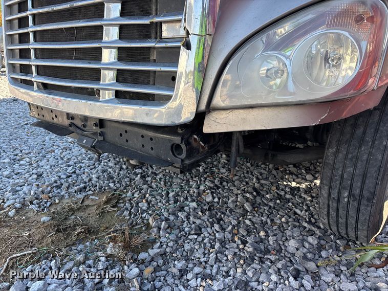 image for item YA1182 2017 Freightliner Cascadia semi truck