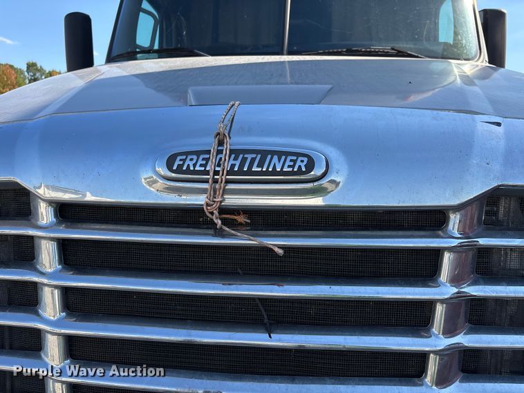 image for item YA1182 2017 Freightliner Cascadia semi truck