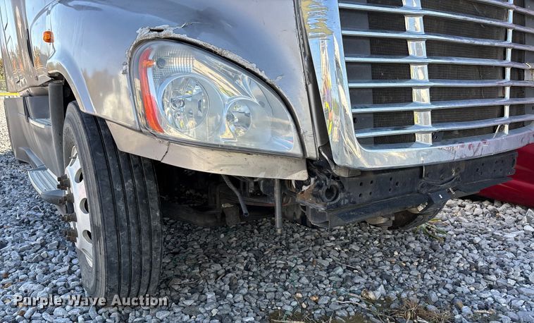 image for item YA1182 2017 Freightliner Cascadia semi truck