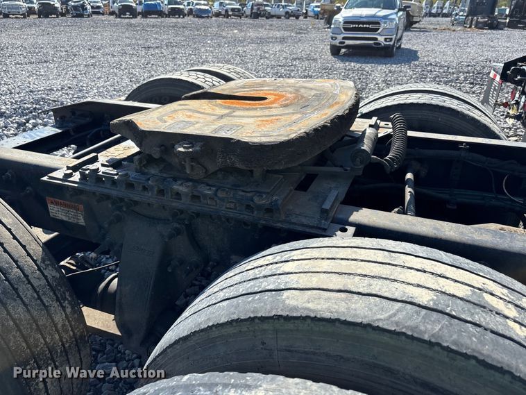 image for item YA1182 2017 Freightliner Cascadia semi truck