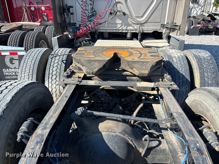 image for item YA1182 2017 Freightliner Cascadia semi truck