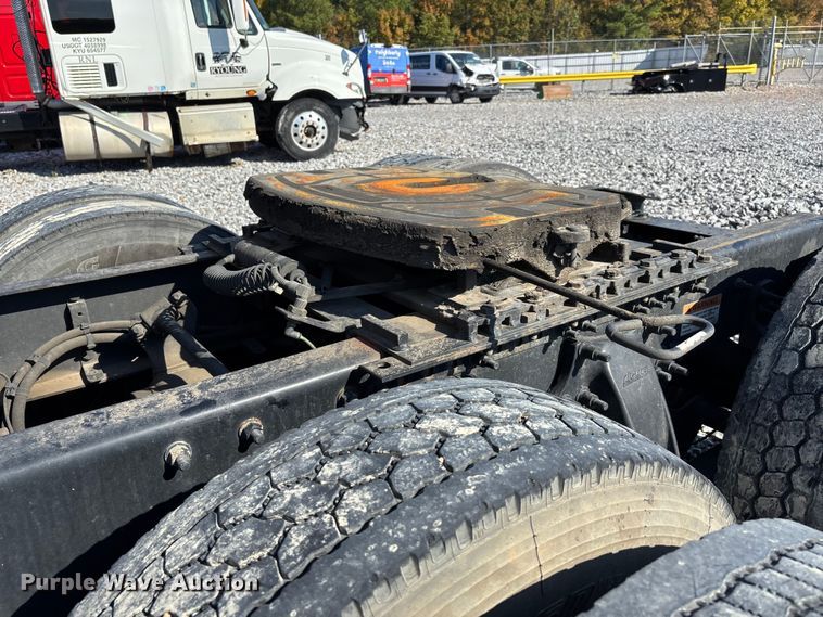 image for item YA1182 2017 Freightliner Cascadia semi truck