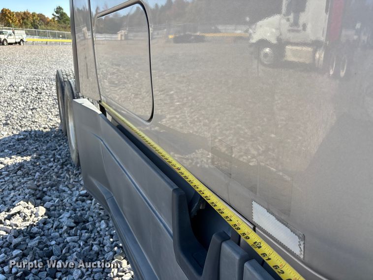 image for item YA1182 2017 Freightliner Cascadia semi truck