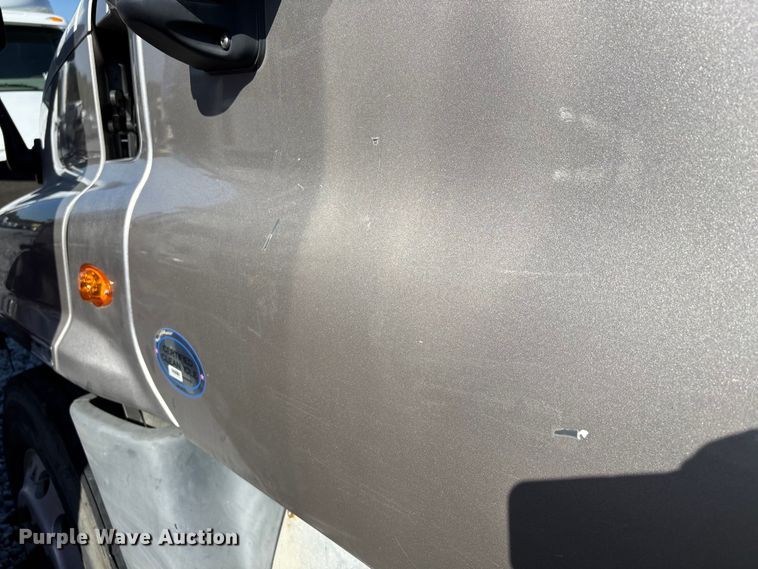 image for item YA1182 2017 Freightliner Cascadia semi truck