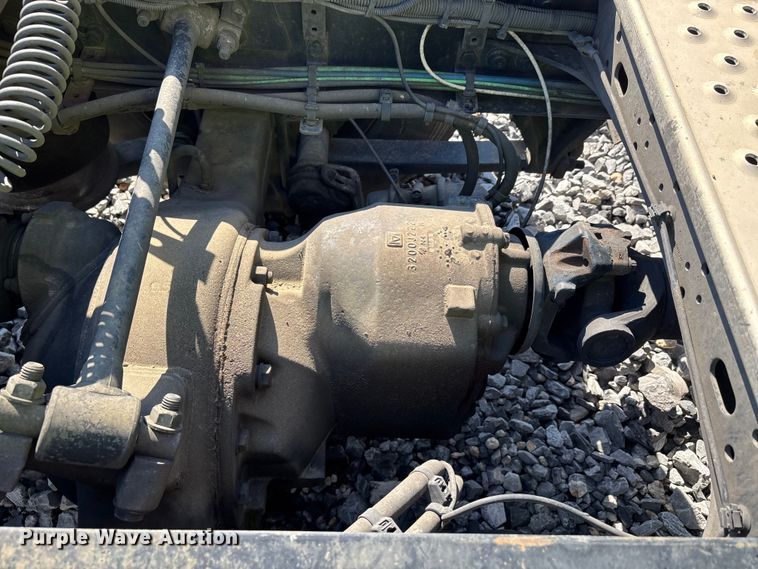 image for item YA1182 2017 Freightliner Cascadia semi truck