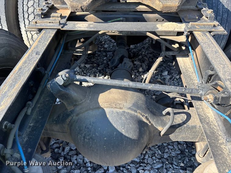 image for item YA1182 2017 Freightliner Cascadia semi truck