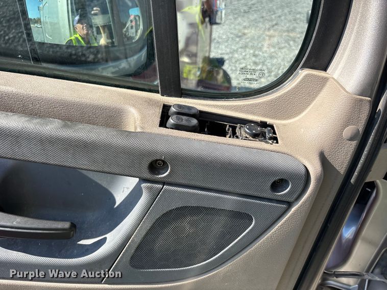 image for item YA1182 2017 Freightliner Cascadia semi truck