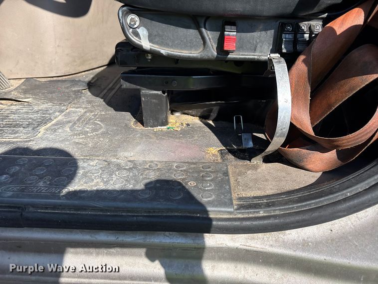 image for item YA1182 2017 Freightliner Cascadia semi truck